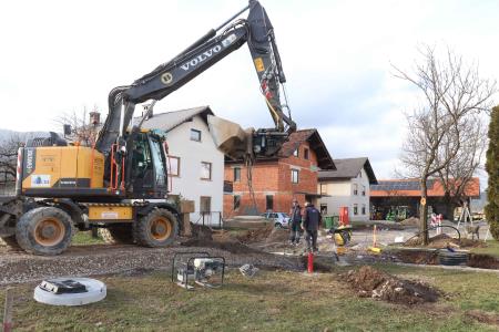 Izgradnja kanalizacije in obnova vodovoda na Dolenjem Jezeru 01 Foto Ljubo Vukelič